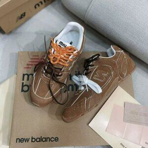 Womens Miu Miu x New Balance 530 SL Sneakers